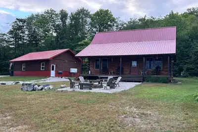 Image de Calme, maison en bois rond sur un lac isolé près de Pictured Rocks Lakeshore!