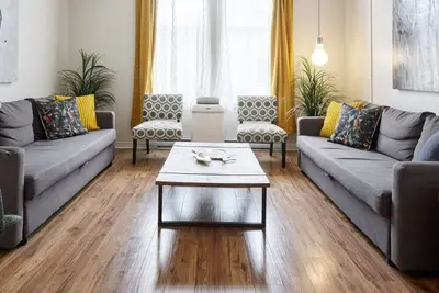 Image de Mtl Zoo: Fantastic Plateau Location! 5 lits, 2 canapés-lits, 5min du métro, Bbq