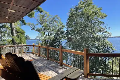 Image de Retraite de 6 chambres récemment rénovée sur le lac West Gull