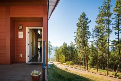 Image de Crooked Tree Guest Suites - La Spruce Suite