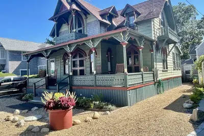 Image de Grand, charmant Cape Cod Cottage Vintage, 2 blocs de ville et de plages!