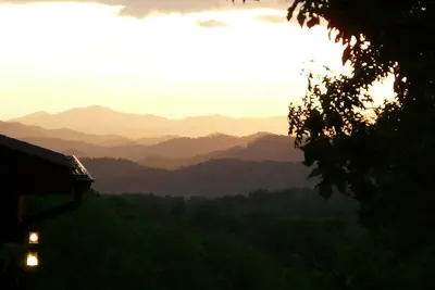 Image de Vues sur la montagne / Salle de jeux / 4 suites King Master avec chambres doubles (avec accès Jaccuzi et Full Ba ea)