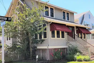 Image de Belle maison récemment rénovée - Très bien situé près de la plage et du centre-ville