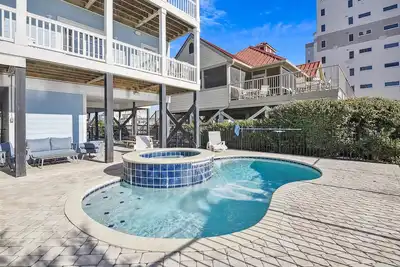Image de One Happy Place, Luxury Oceanfront House in Cherry Grove, Pool and Spa
