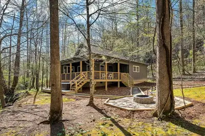 Image de Vous allez adorer cet endroit! Uptown In The Woods - Propri��tés de la Caroline