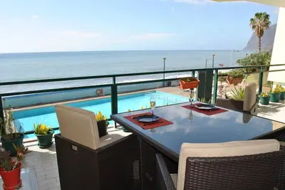 Image de Appartement près de la mer et piscine