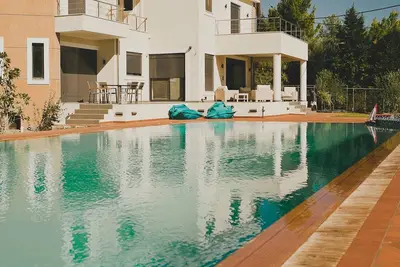 Image de Villa luxueuse au bord de la mer pour les familles à moins d'1h d'Athènes