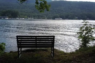 Image de Lac Sunapee, Cozy, Lakefront - Abordable - Saison 4 - Cottage privée