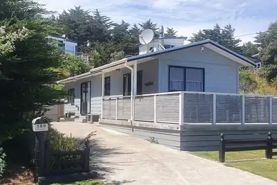 Image de Rénové, chaleureux, bach de 2 chambres dans un endroit calme