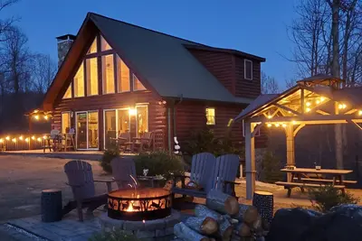 Image de 3 niveaux, Vue Imprenable, Jaccuzi, Wifi, 2 Acres, Sommet de la montagne, 15 min-Lake James
