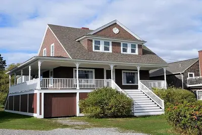 Image de Cottage Maine classique avec de belles vues sur l'océan