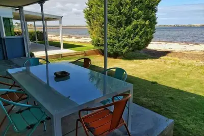 Image de La seule maison en bord de mer à pt broughton - 3 lits + spa Pet Friendly
