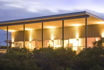 Image de Lagoon House avec une vue imprenable et Ă seulement quelques minutes de la plage