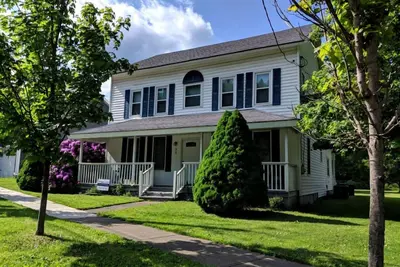 Image de 33 W. Washington - Grand Village Accueil avec salle pour toute la famille!