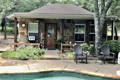 Image de Le paradis à la campagne. Maison d'hôtes avec piscine. Animaux acceptés. Pas de frais de nettoyage.