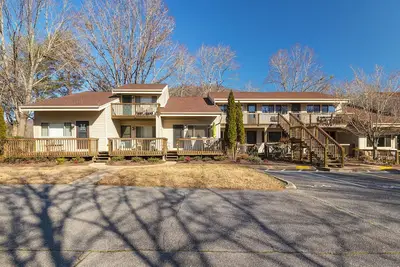 Image de Rumbling Bald Resort Condominium sur le magnifique lac Lure, Western North Carolin