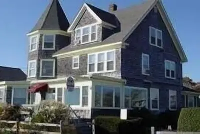 Image de Oceanfront Victorian avec vue sur le vignoble
