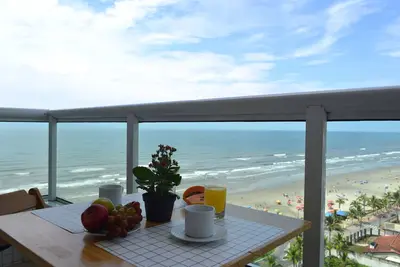 Image de Appartement mignon, pied dans le sable avec balcon gastronomique Belle vue