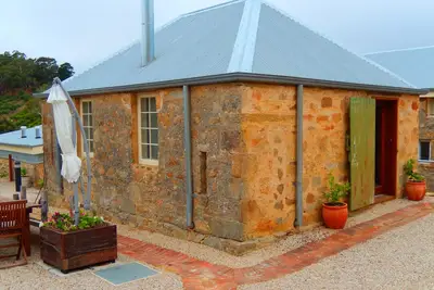 Image de Morialta Granges - The Well Room - Hébergement unique dans le patrimoine