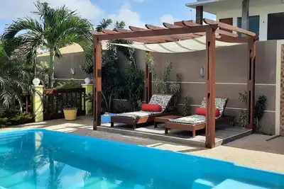 Image de Maison entièrement climatisée avec 4 suites sur la plage près de Guarajuba.