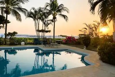 Image de Tranquil Beach Front Condo