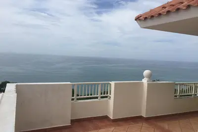 Image de Penthouse In Paradise!