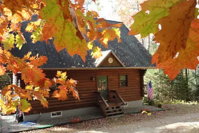 Image de Log Home in Forest Setting, avec Lake Privileges @ Mountain Lakes Community