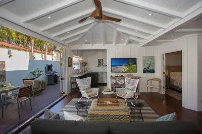Image de Le chalet à West Beach - style côtier de concepteur au coeur de Sb!