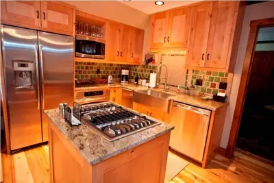 Image de New 2 Br Penthouse Condo par Gondola - bain Ă remous, douche Ă vapeur, 50 'Tv, Wifi, A / C