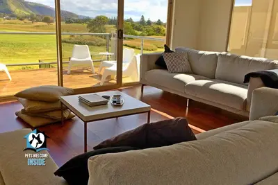 Image de Pet Let 22: Contemporain Golf Course Façade 3br