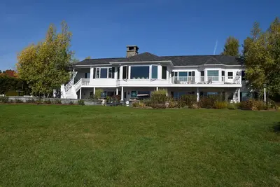 Image de Adirondack Mountain Estate 'Casa Blanca' de Lake Placid