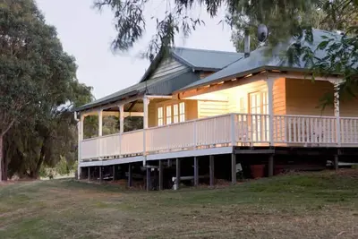 Image de Wildwood Brook Cottage - Une vue imprenable avec une grande terrasse divertissante
