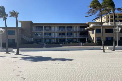 Image de Ocean Front Condo directement sur la plage et la promenade