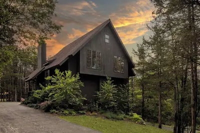 Image de 4 saisons au bord du lac locatif privé - parfait séjour en ville \/ oasis au bord du lac