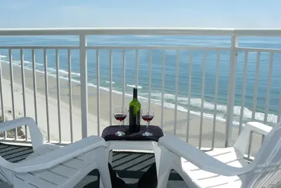 Image de 75 $ 0ff Semaine Séjours 2020! Vous méritez le meilleur! Restez dans le magnifique Penthouse.