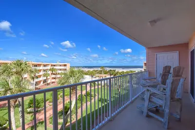 Image de Récemment rénové Condo Oceanfront: 2 chambres, 2 salles de bain, w / une belle vue sur l'océan