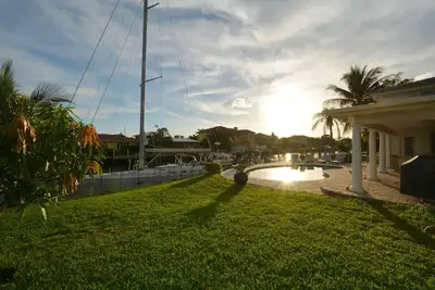 Image de Luxe WaterFront Home minutes de la plage, restaurants, activités, shopping