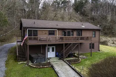 Image de Almost Heaven En Va. Spacieux Riverfront Cabin in the belle vallée de Shenandoah