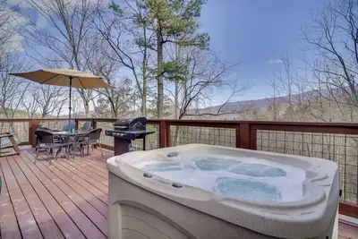 Image de Hatcher Mtn Getaway - Cabane Sevierville avec bain à remous
