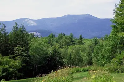 Image de 10 minutes de Storyland, 5 min. à Cranmore Adventure Park, à 15 min. aux points de vente