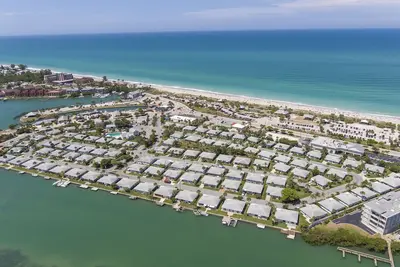 Image de Emplacement! Emplacement! Emplacement! Communauté de plage tranquille