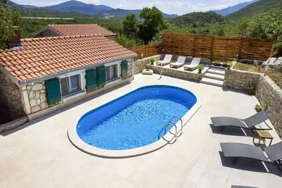 Image de [Première minute%] Charmante maison en pierre avec piscine