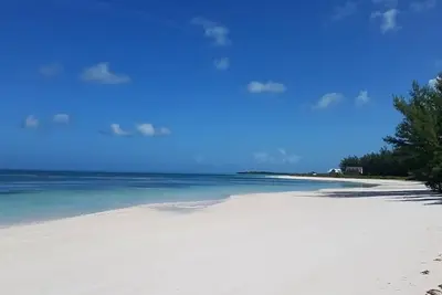 Calme, privées, la plage Gated Estate Villa W \/ Bateau à moteur, kayak, vélos &