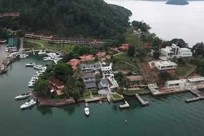 Maison Spectaculaire En Bord De Mer Avec Plage PRIVÉE Dans La Cote Verte Condominium