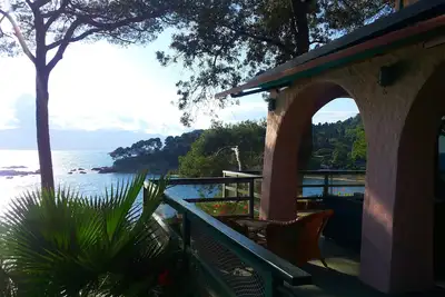 Image de Villa de luxe à Tellaro, dans un contexte d'une beauté merveilleuse, directement sur la mer.