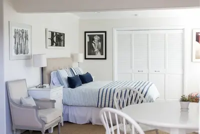 Image de Studio confortable / étapes de bain au centre-ville de Mill Valley avec sa propre entrée