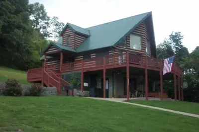Image de Papa Bear's River Cabin - 3 chambres, 2 salles de bain complètes, Riverfront