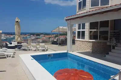 Image de Appartement de luxe avec piscine et belle vue (4 + 1)