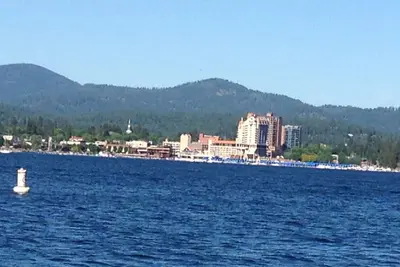 Image de Meilleure vue sur la maison de vacances du lac Cda avec plusieurs embarcations disponibles