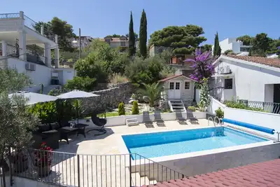 Image de Belle maison à 5 mètres de la mer (Splitska, Brač) avec piscine chauffée
